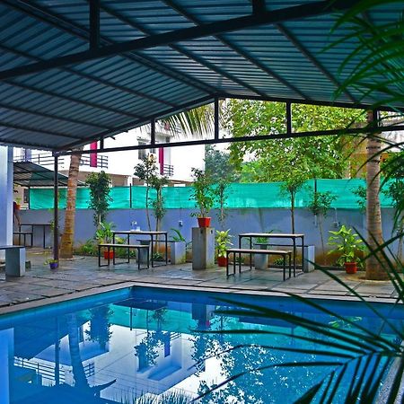 ホテル The Club House- Swimming Pool That'S Better Than The Beach ポンディシェリ エクステリア 写真