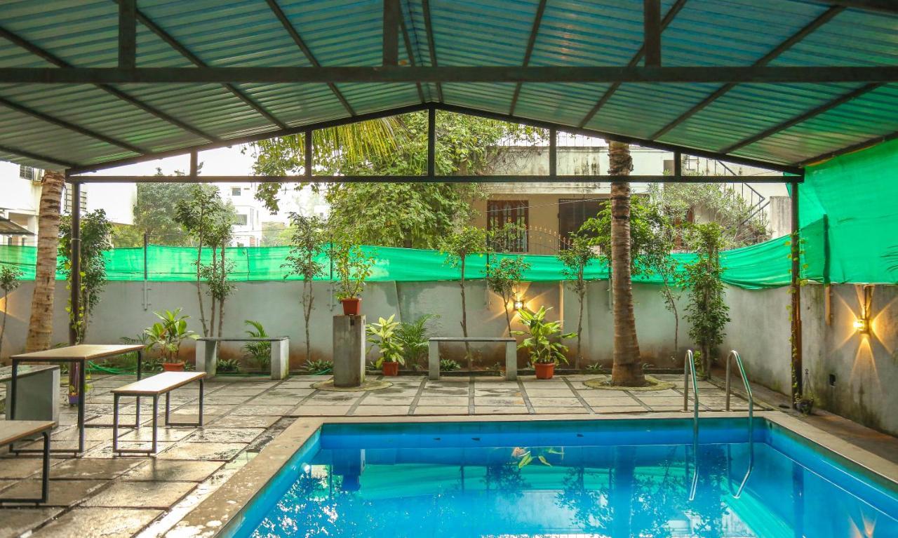 ホテル The Club House- Swimming Pool That'S Better Than The Beach ポンディシェリ エクステリア 写真