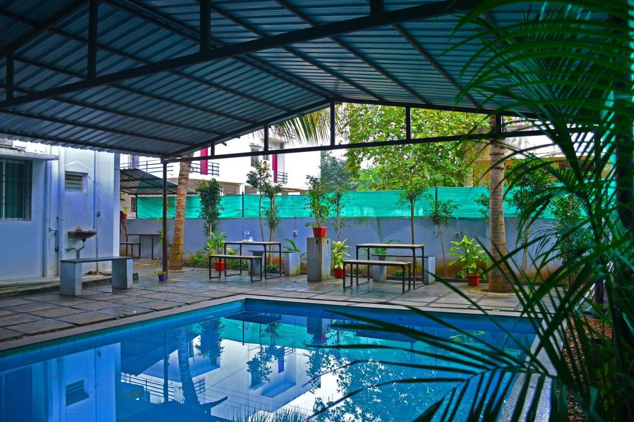 ホテル The Club House- Swimming Pool That'S Better Than The Beach ポンディシェリ エクステリア 写真